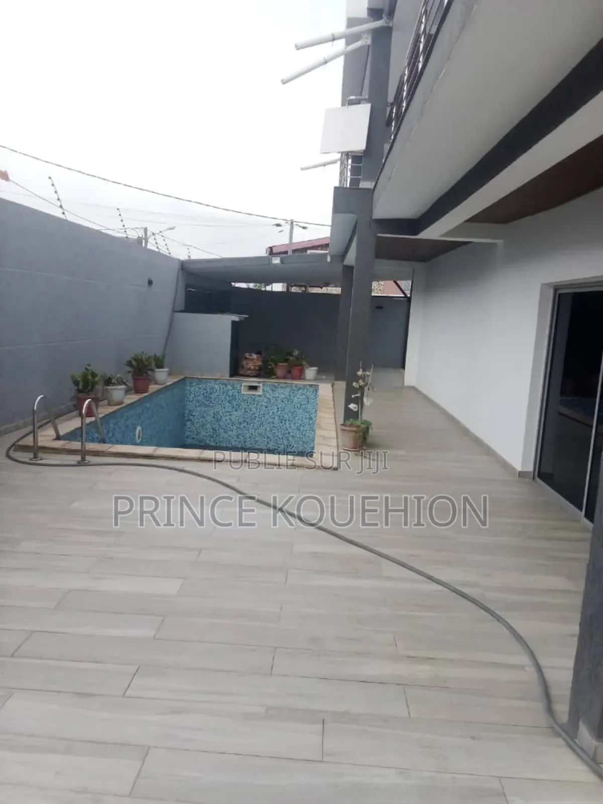 Furnished 2chbre Appartement dans Cocody à Louer