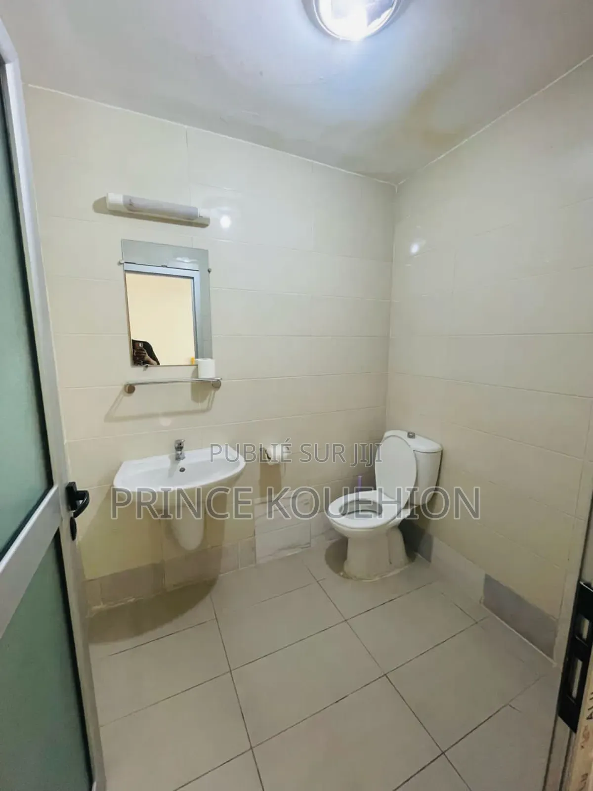 Furnished 2chbre Appartement dans Cocody à Louer