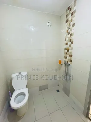 Furnished 2chbre Appartement dans Cocody à Louer
