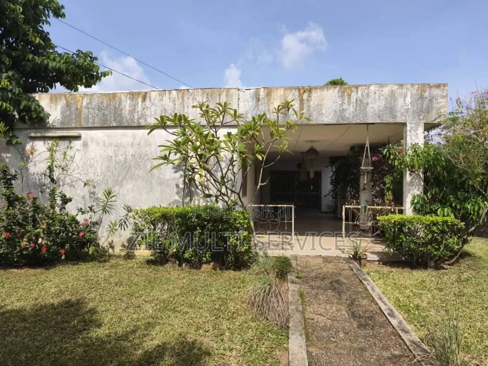 4chbre Villa dans Zié Multi-Service, Cocody à Vendre