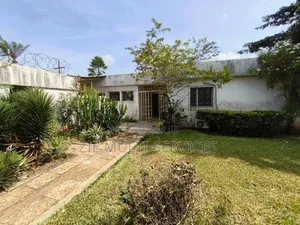 4chbre Villa dans Zié Multi-Service, Cocody à Vendre