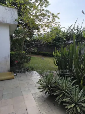 4chbre Villa dans Zié Multi-Service, Cocody à Vendre