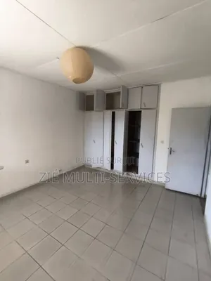 4chbre Villa dans Zié Multi-Service, Cocody à Vendre
