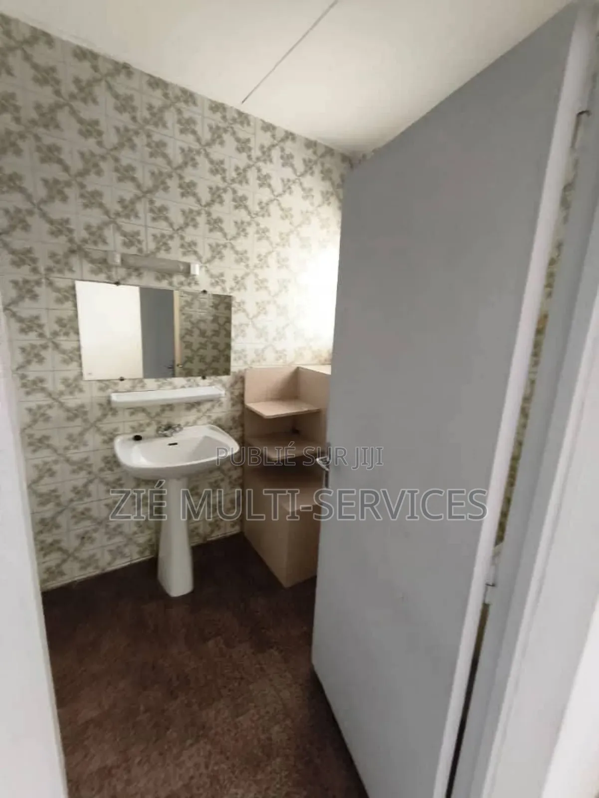 4chbre Villa dans Zié Multi-Service, Cocody à Vendre