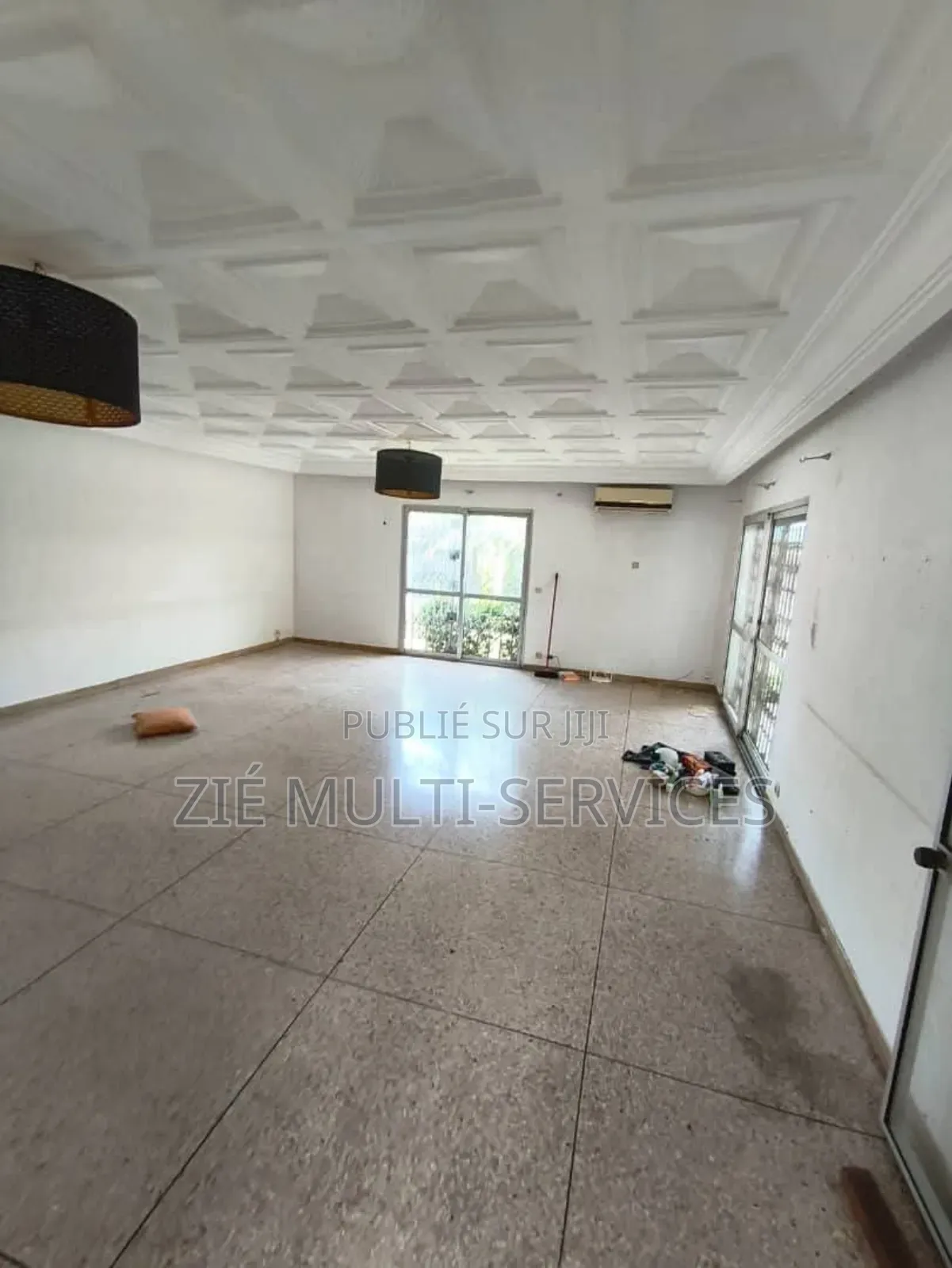 4chbre Villa dans Zié Multi-Service, Cocody à Vendre