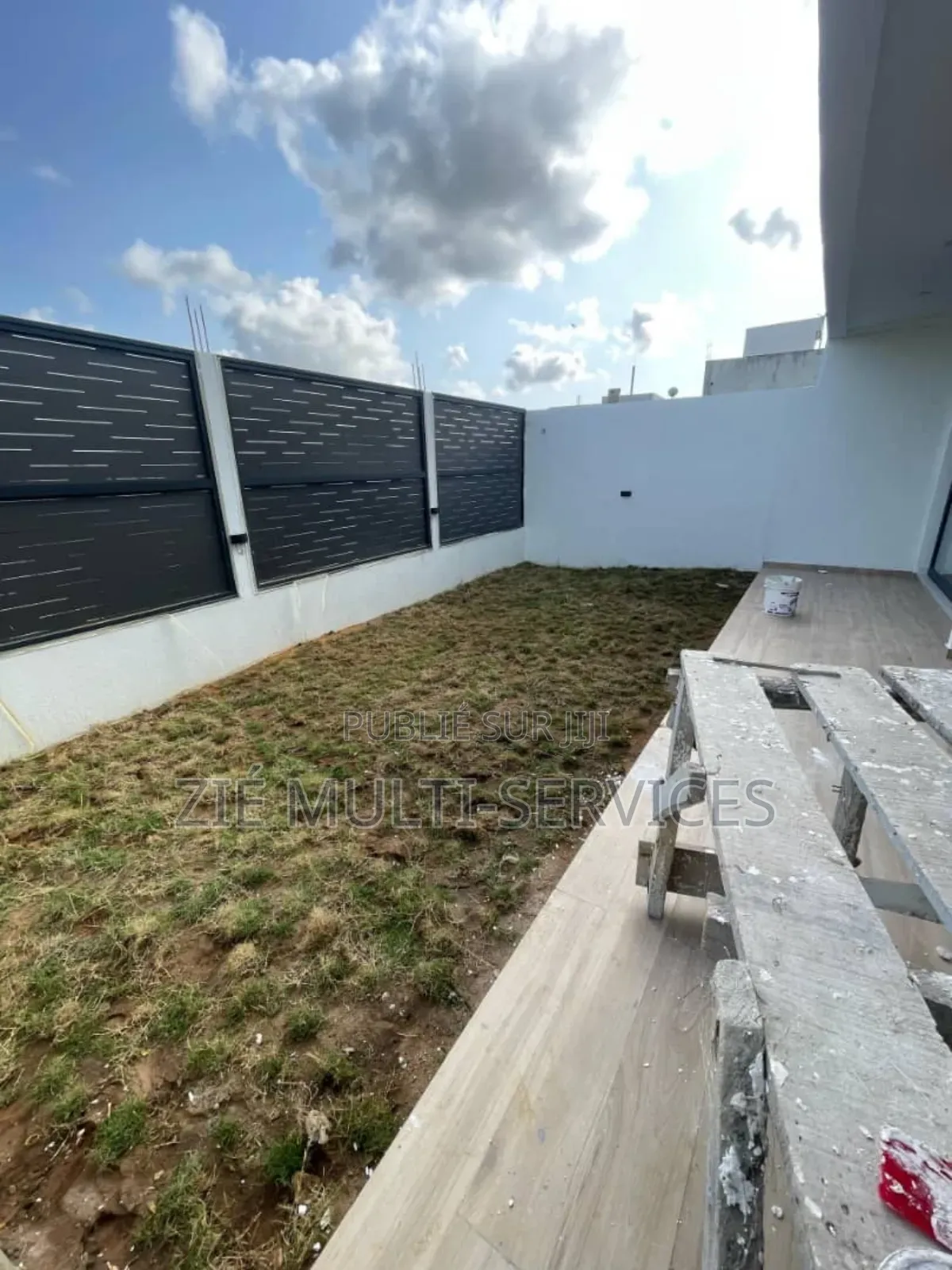 7chbre Duplex dans Zié Multi-Service, Cocody à Vendre