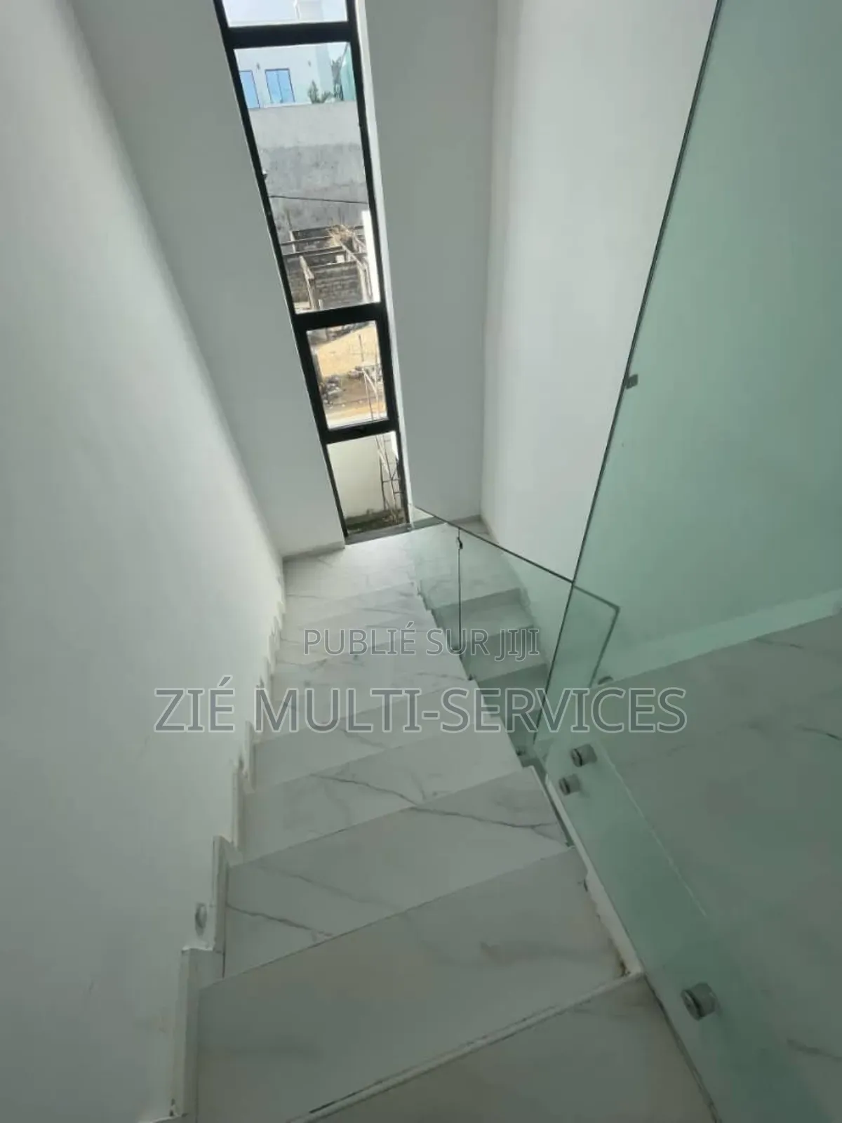 7chbre Duplex dans Zié Multi-Service, Cocody à Vendre