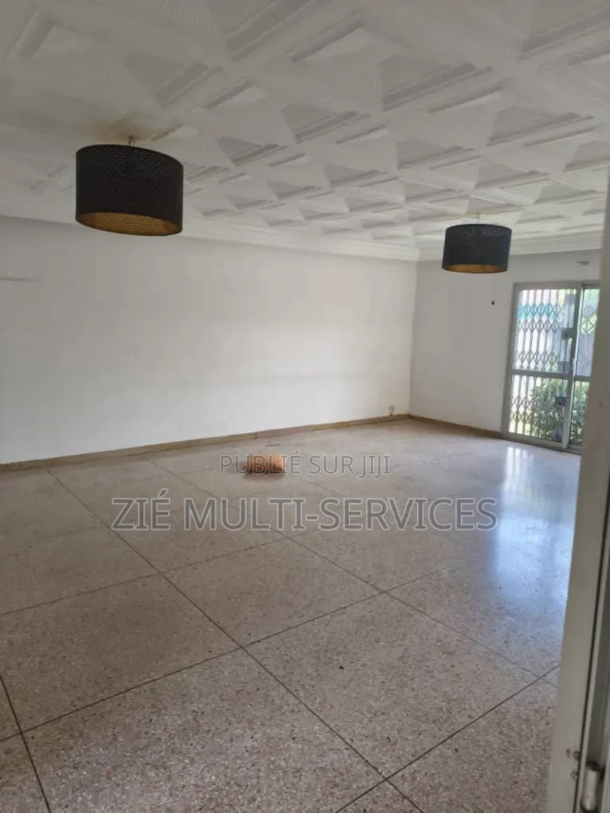 7chbre Duplex dans Zié Multi-Service, Cocody à Vendre