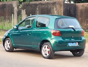 Photo - Toyota Yaris 2001 Vert