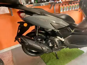 Neuf Yamaha NMAX 155 2022 Gris