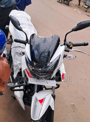 Neuf TVS Apache 180 RTR 2022 Blanc