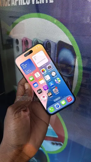 Photo - New Pomme iPhone 15 Pro 256 GB Noir