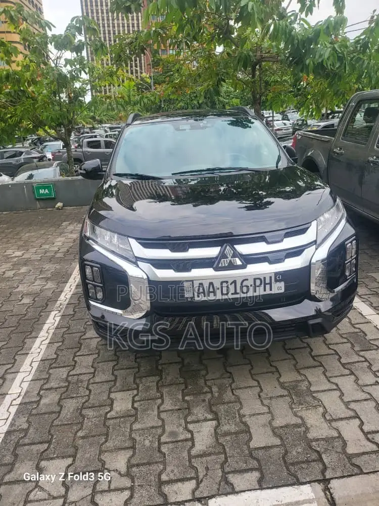 Mitsubishi RVR 2023 Noir