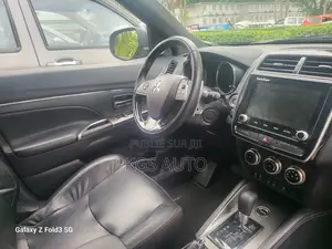 Mitsubishi RVR 2023 Noir