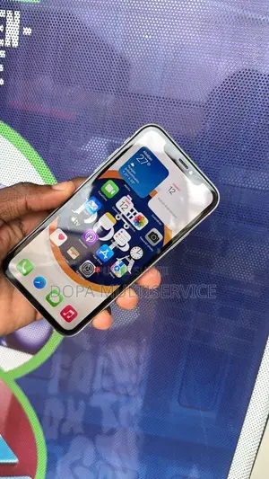 Photo - New Pomme iPhone XR 64 GB Blanc