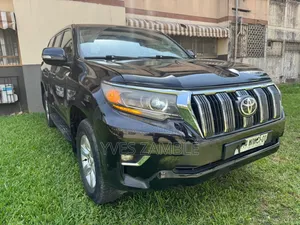 Photo - Toyota Land Cruiser Prado 2017 Noir