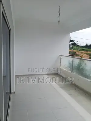 4chbre Villa dans Ik Immobilier, Cocody à Vendre