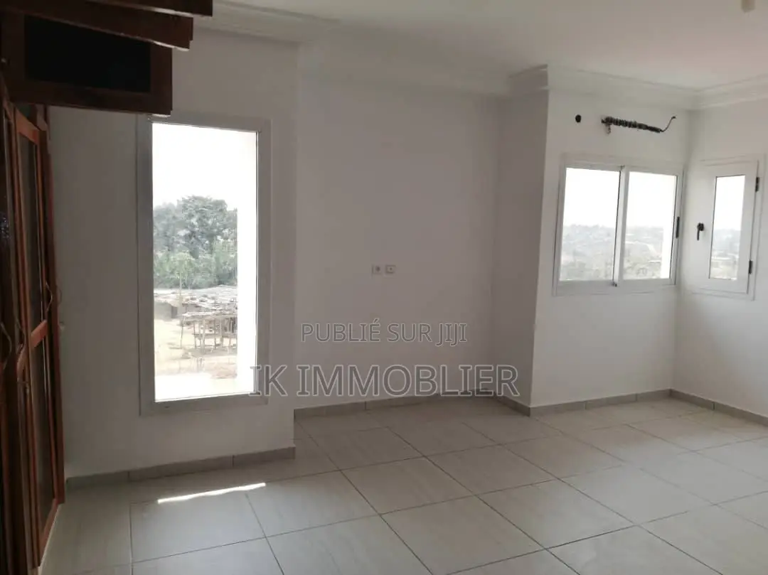 4chbre Villa dans Ik Immobilier, Cocody à Vendre
