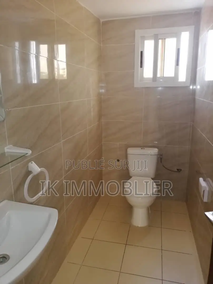 4chbre Villa dans Ik Immobilier, Cocody à Vendre