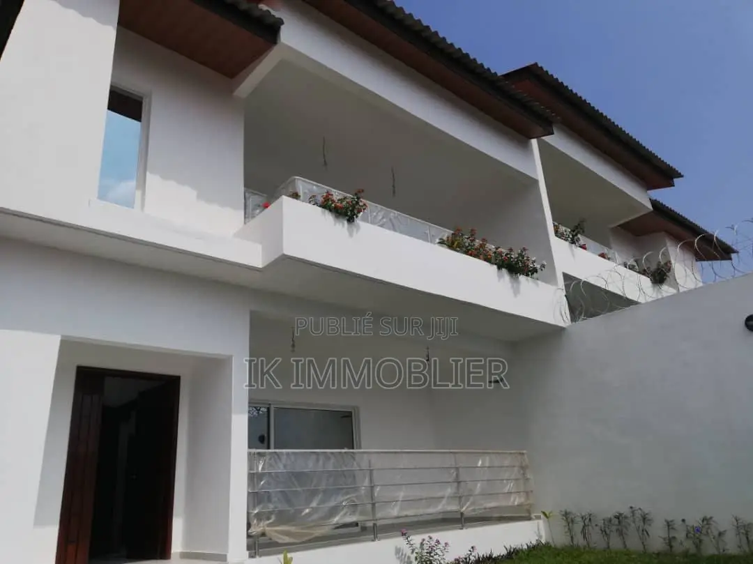 4chbre Villa dans Ik Immobilier, Cocody à Vendre