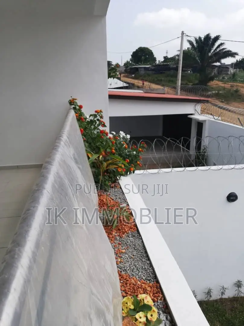 4chbre Villa dans Ik Immobilier, Cocody à Vendre