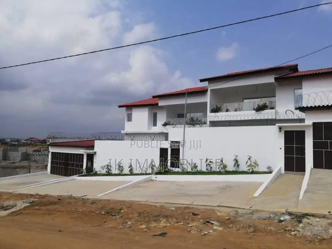 4chbre Villa dans Ik Immobilier, Cocody à Vendre