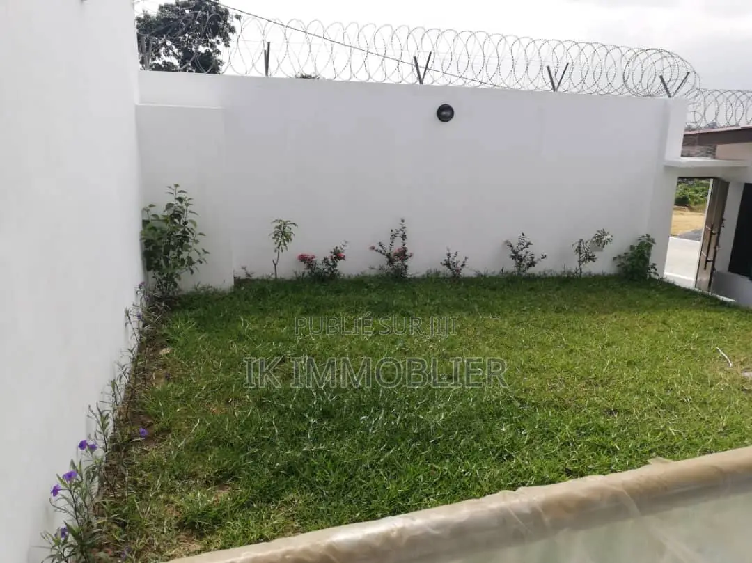 4chbre Villa dans Ik Immobilier, Cocody à Vendre