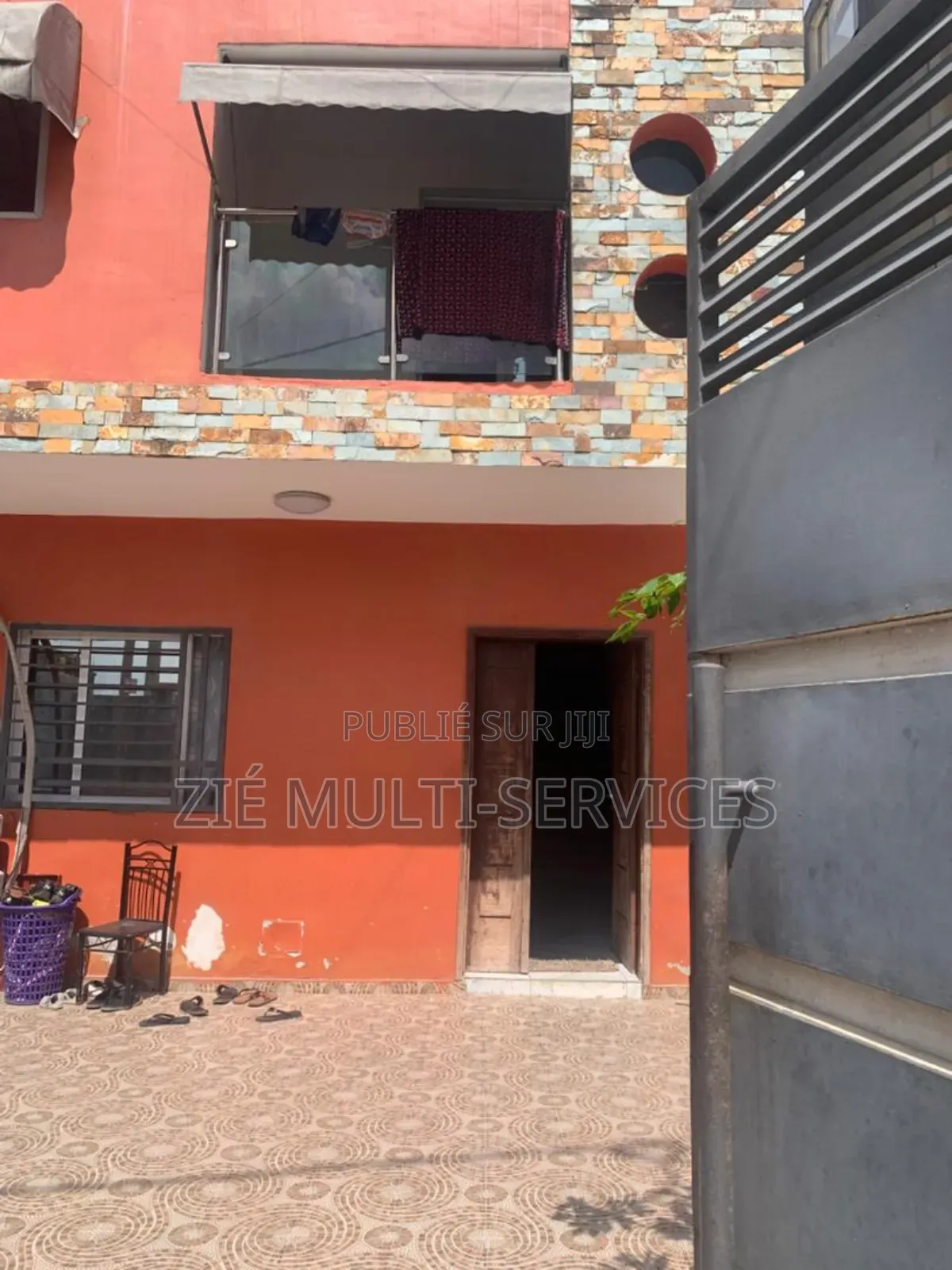 Furnished 5chbre Duplex dans Zié Multi-Service, Cocody à Vendre