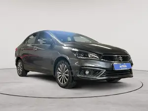 Photo - Suzuki Ciaz 2022 Gris