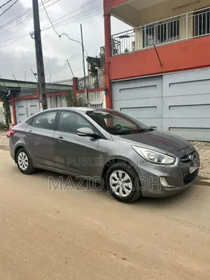 Photo - Hyundai Accent SE Sedan 2016 Gris
