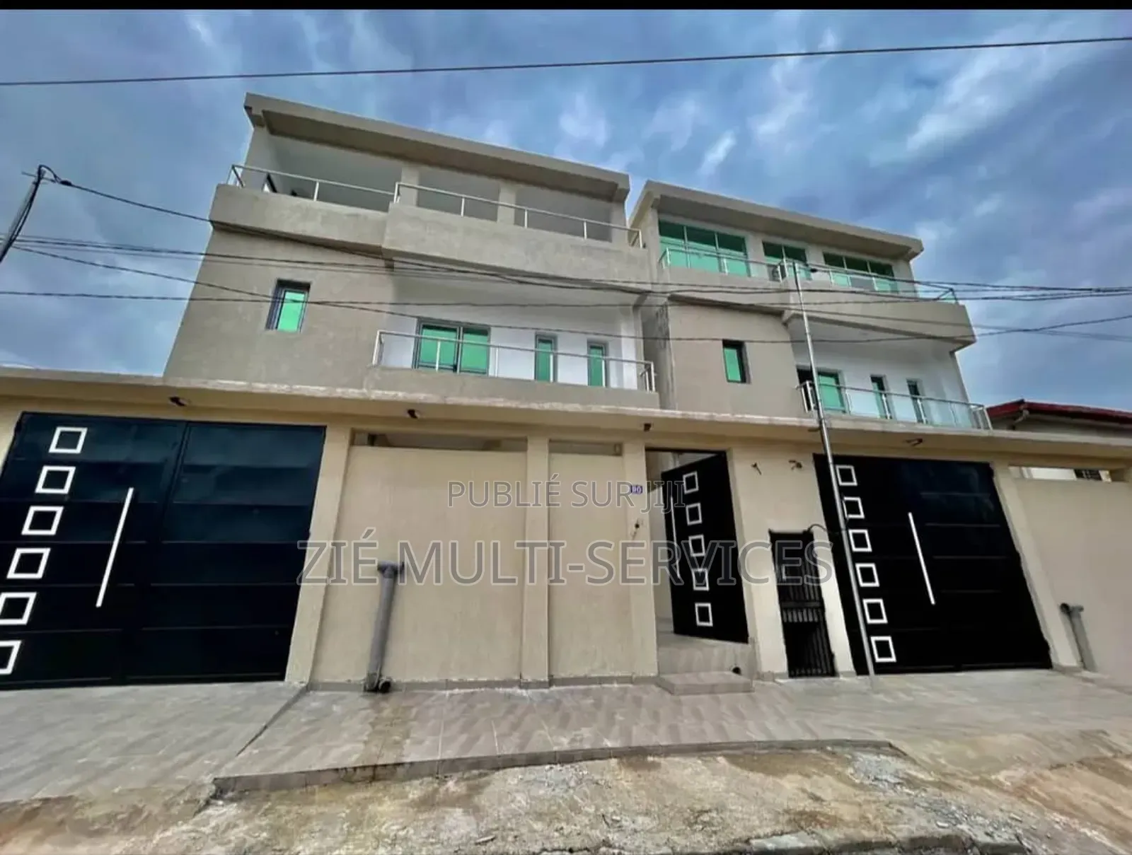 8chbre Duplex dans Zié Multi-Service, Cocody à Vendre