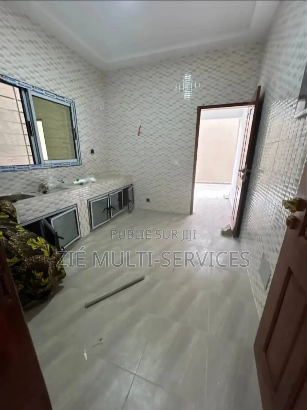 8chbre Duplex dans Zié Multi-Service, Cocody à Vendre