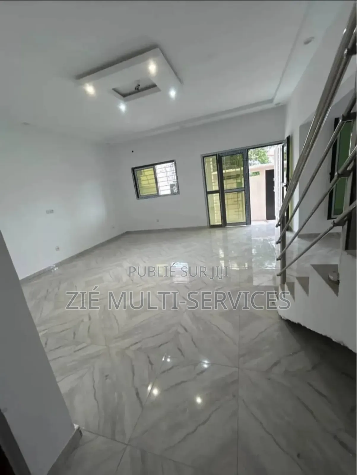 8chbre Duplex dans Zié Multi-Service, Cocody à Vendre