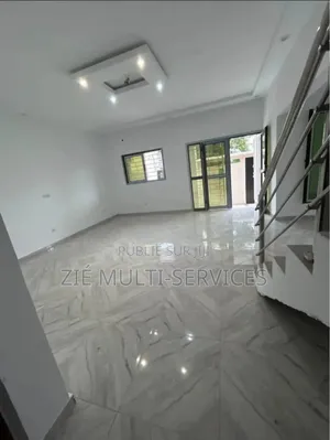 8chbre Duplex dans Zié Multi-Service, Cocody à Vendre