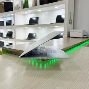 New Pomme MacBook Pro 2018 32GB Intel Core I9 SSD 512GB