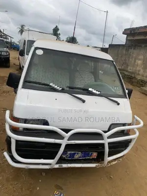 Photo - Mitsubishi L300 1999 Blanc