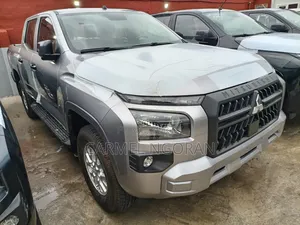 New Mitsubishi L200 2025 Gris