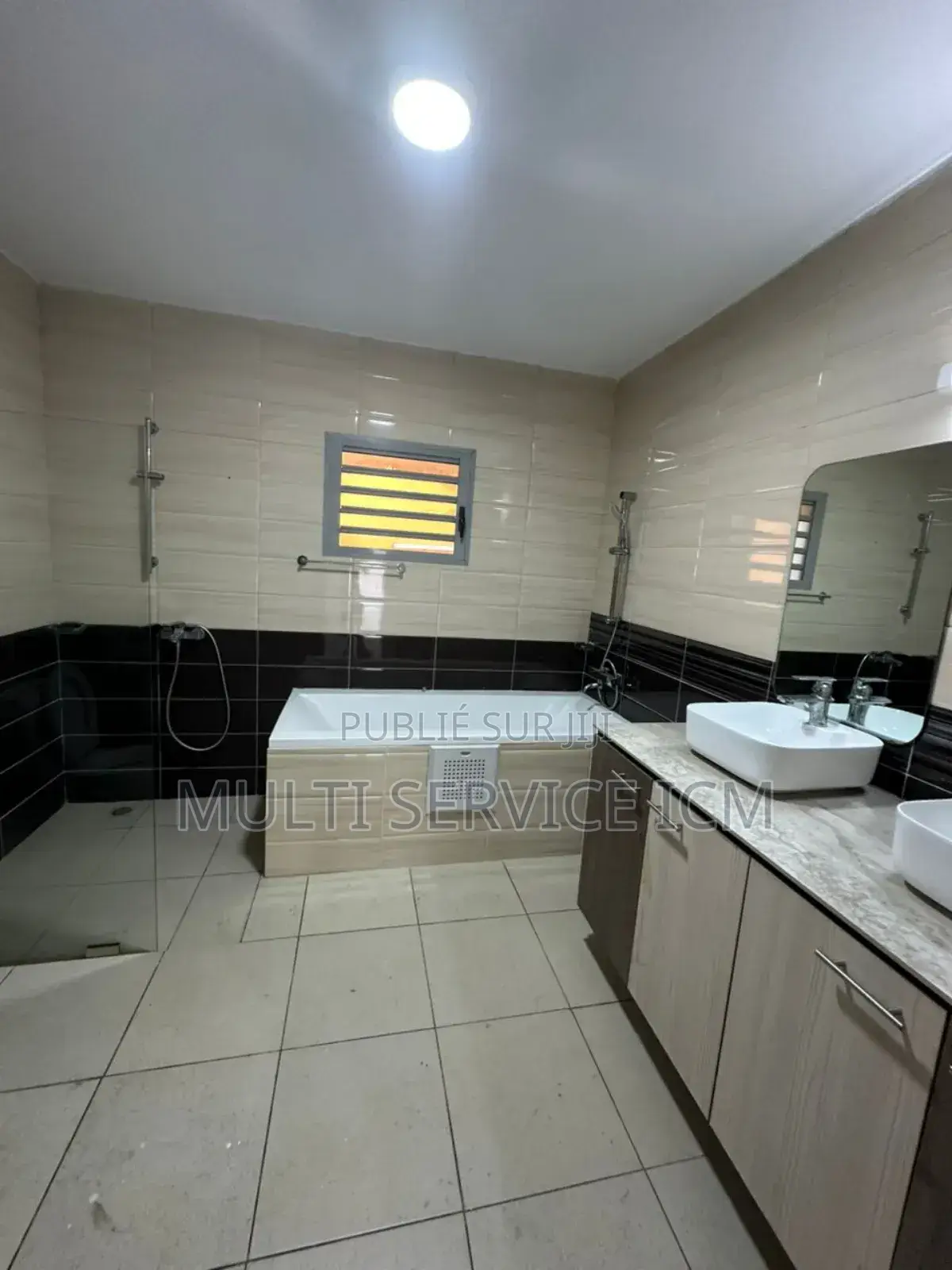 8chbre Duplex dans Ismaël Coulibaly, Cocody à Vendre