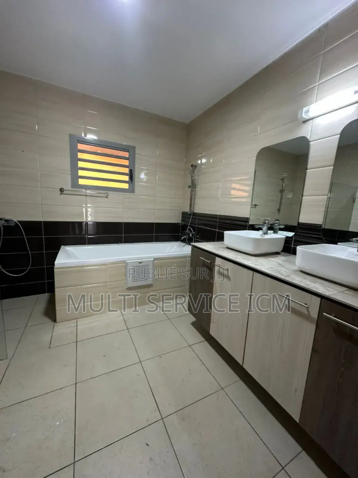 8chbre Duplex dans Ismaël Coulibaly, Cocody à Vendre