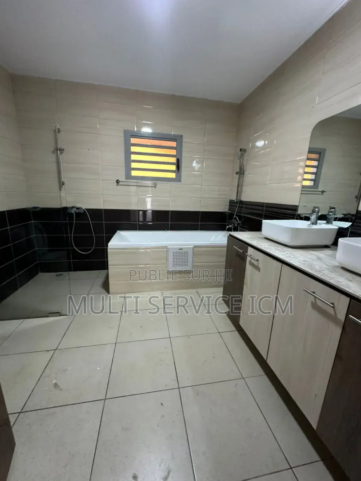 8chbre Duplex dans Ismaël Coulibaly, Cocody à Vendre