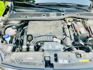 PEUGEOT 208 2024 Gris