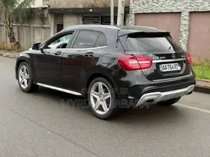 Photo - Mercedes-Benz GLA 250 2017 Noir