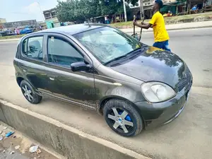 Toyota Yaris 1.4 2002 Gris