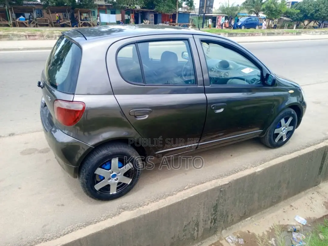 Toyota Yaris 1.4 2002 Gris