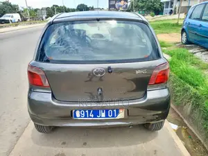 Toyota Yaris 1.4 2002 Gris