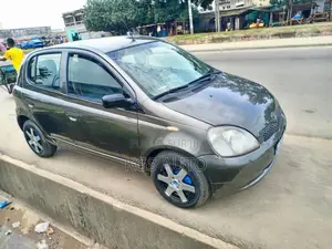 Toyota Yaris 1.4 2002 Gris