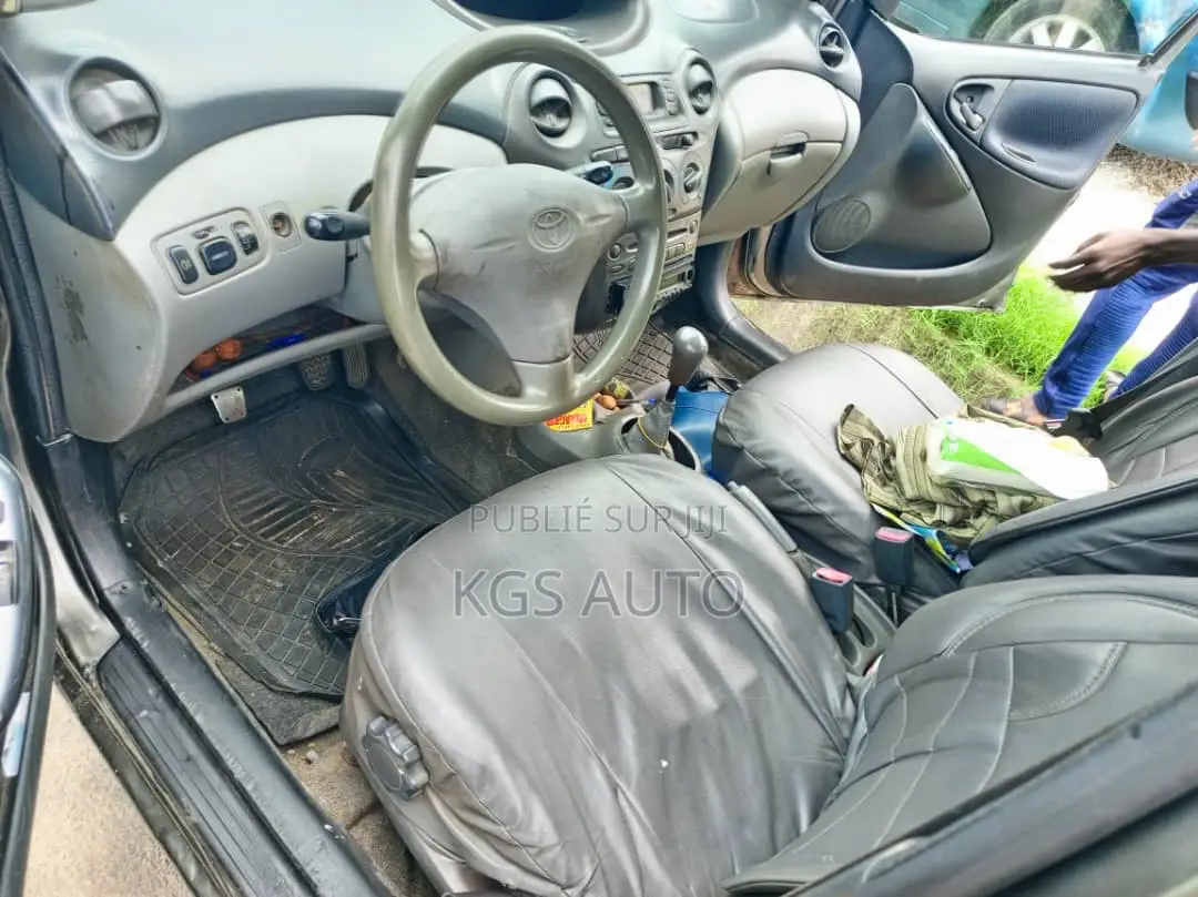 Toyota Yaris 1.4 2002 Gris