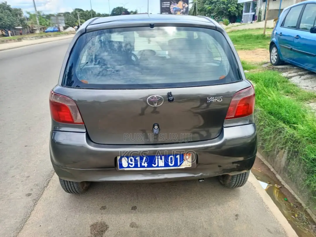 Toyota Yaris 1.4 2002 Gris