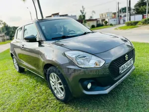 Photo - Suzuki Swift 2020 Gris