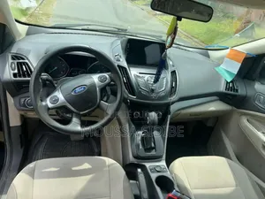 Ford Escape SE 4dr SUV AWD (1.6L 4cyl Turbo 6A) 2014 Noir